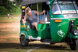 Choi polo bang xe tuk tuk 4 - Chơi Polo bằng xe Tuk Tuk ở Sri Lanka